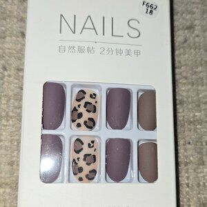 Press on nails leopard 24 nail set